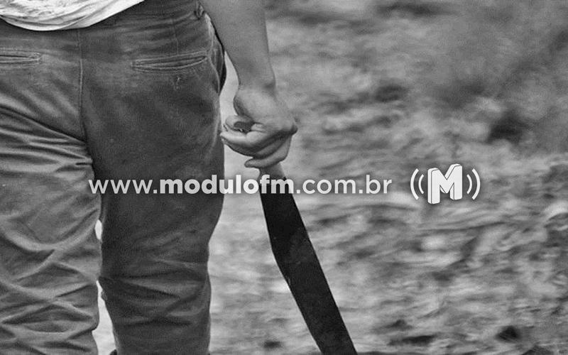 Homem ameaça matar amante de esposa após flagrar suposta traição