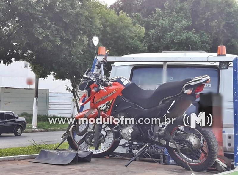Motociclista bêbado, sem capacete e CNH se dá mal...
