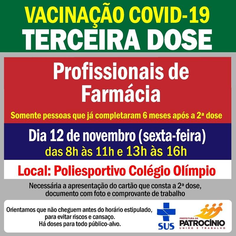 Profissionais que trabalham em farmácias receberam a terceira dose da vacina contra COVID-19 nesta sexta-feira (12/11)