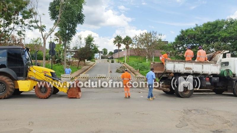 Trecho da Av. Jorge Elias Abrão com a rua Rio Branco é interditado devido ao risco de desabamento