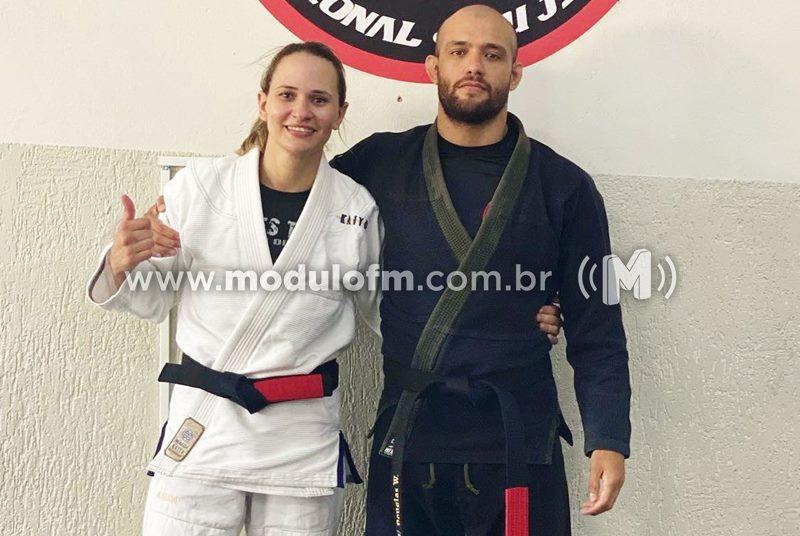 Através de graduação, Ronaiza Pereira se tornou a primeira mulher de Patrocínio faixa preta em Jiu Jitsu