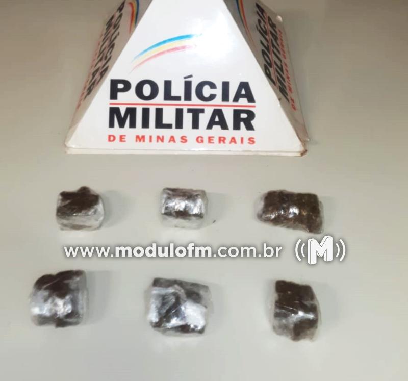 Casal é preso por tráfico de drogas no bairro Santo Antônio