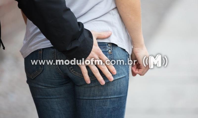 Funcionário é preso após passar a mão nas nádegas de uma cliente de supermercado em Patrocínio