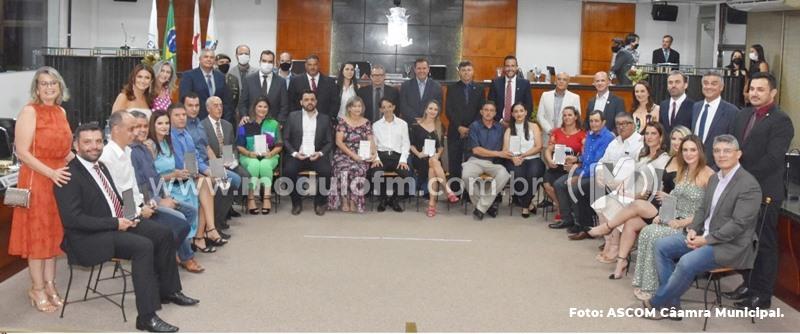 Mérito Empresarial 2021 homenageou diversos empreendedores da cidade