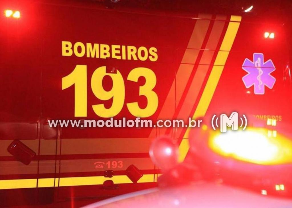 Motociclista fica ferido após colisão entre carro e moto em Patrocínio