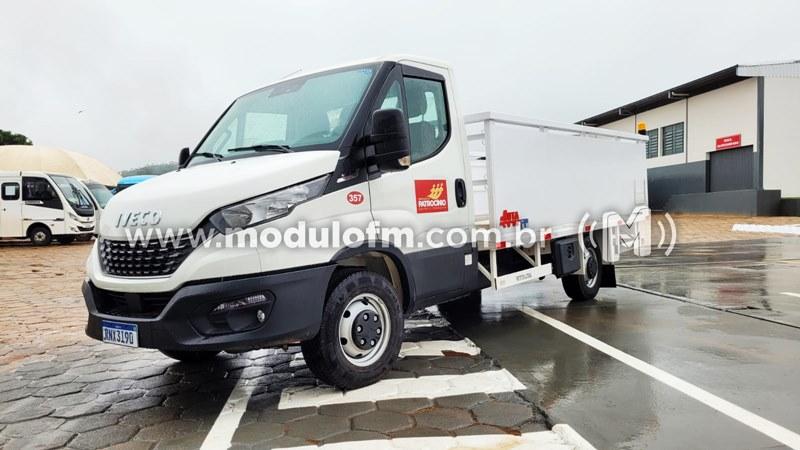 Prefeitura adquire novo caminhão de transporte de cilindros de oxigênio