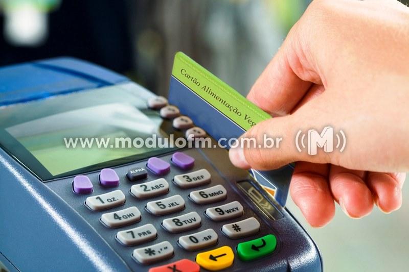 Servidores municipais receberão revisão salarial anual de 8% e aumento nas cestas básicas