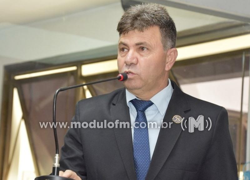 Vereadores protocolam requerimento de destituição do Presidente da Câmara Municipal