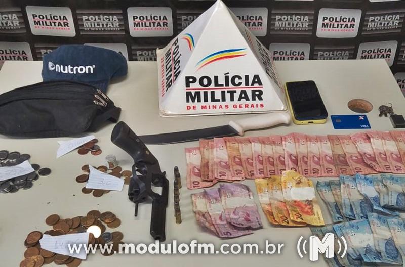 Bandidos rendem frentistas, assaltam posto e acabam presos em...