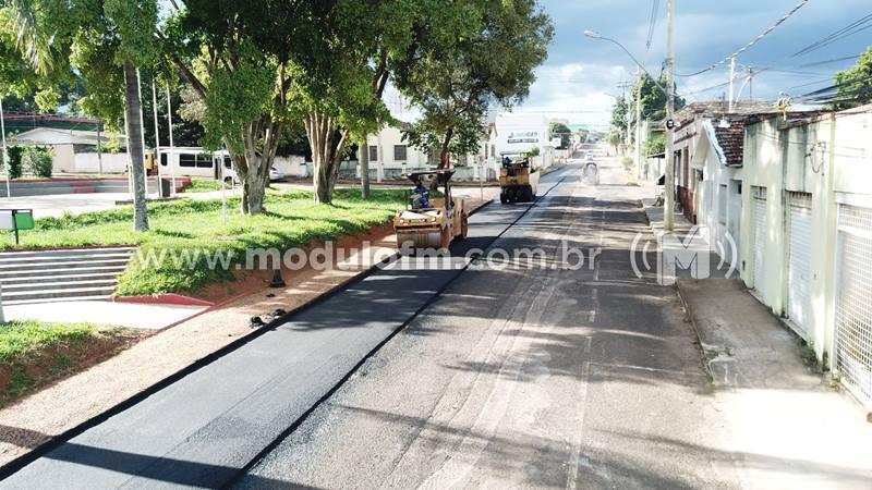 Mais um trecho da Rua Presidente Vargas é recapeada