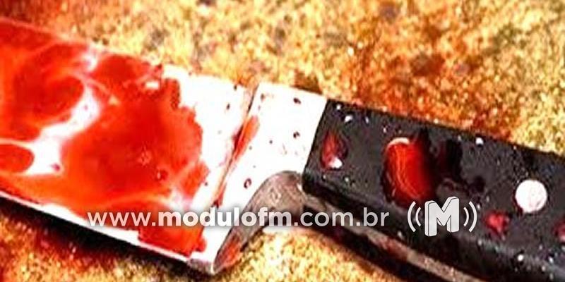 Homem agride e arrasta mulher pelo cabelo que se defende com faca e fere companheiro em Catiara