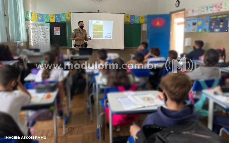 Alunos de escolas da região estão recebendo aulas do PROERD