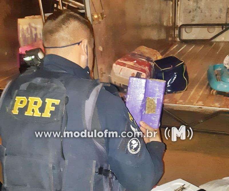 PRF apreende mais de 1 kg de maconha em ônibus de turismo na BR-365