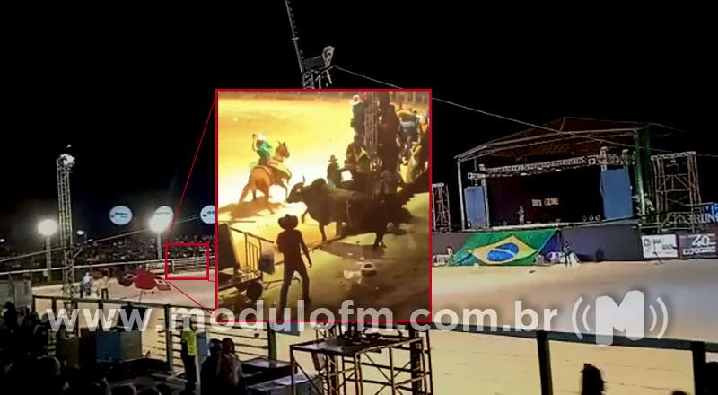 Confira a matéria completa: Touro invade arquibancada e fere diversas pessoas