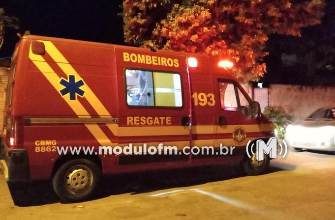 Motorista invade parada obrigatória, colide contra motociclista e foge...