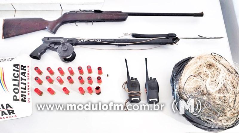 Homem é preso com armas e munições após mandado de busca e apreensão em fazenda