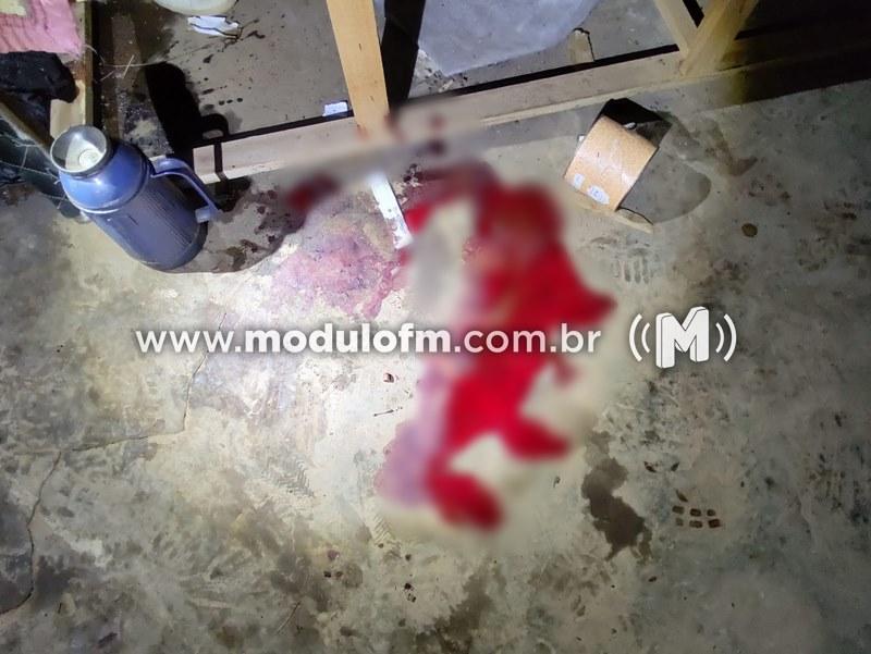 Homem sofre tentativa de homicídio sendo baleado na panturrilha e nas costas em Patrocínio