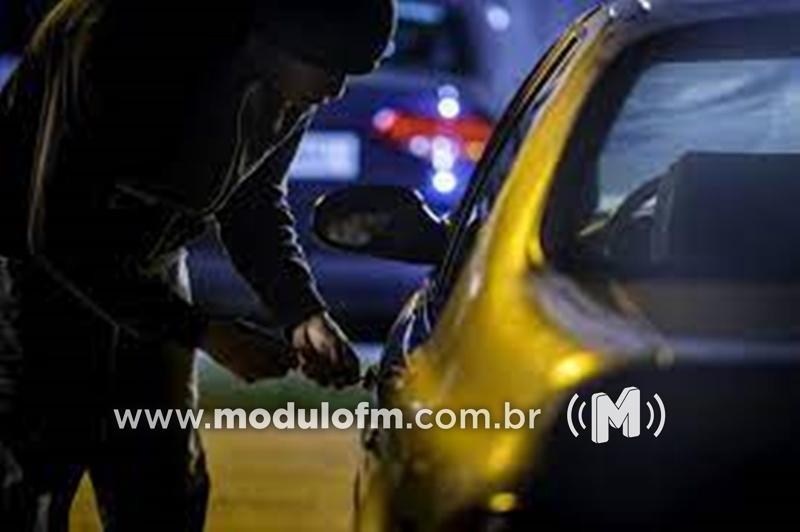 Professora tem carro furtado após estacionar veículo na frente de escola em Patrocínio