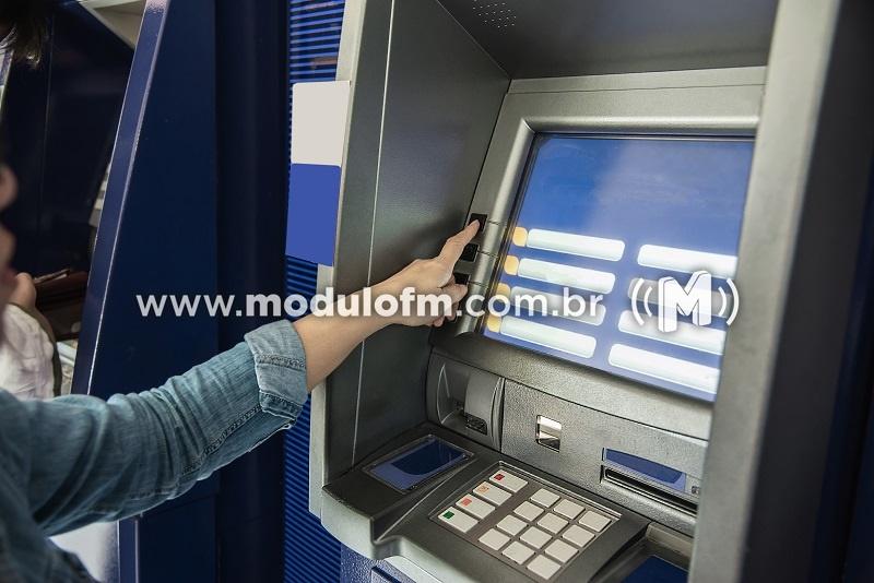 Bancos começam a funcionar em novo horário dia 8 de agosto