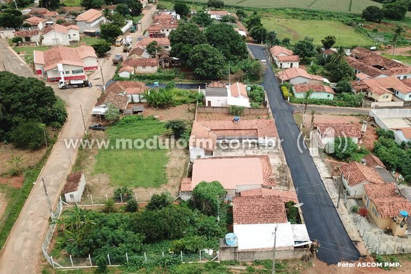Comunidade de Macaúbas de Cima recebe pavimentação asfáltica em ruas