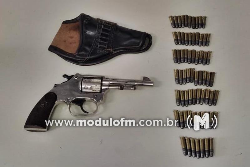 Imagem 1 do post Homem é preso em flagrante com arma de fogo, após ameaçar ex-companheira em Patrocínio