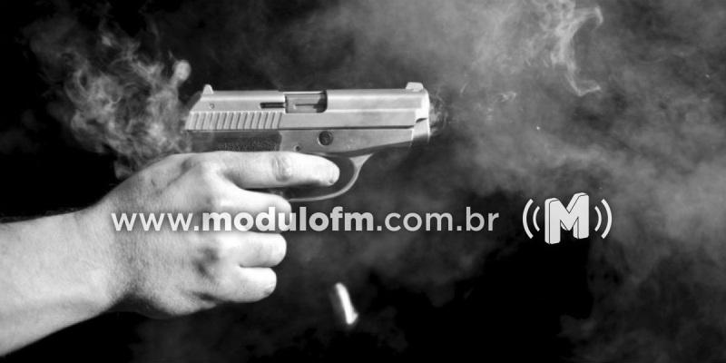 Perseguição policial com troca de tiros termina com motocicleta apreendida