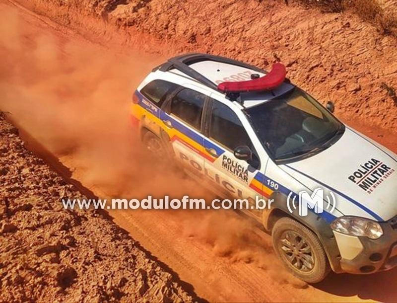 Suspeitos tentam fugir da PM, batem em viatura e acabam presos com grande quantidade de drogas