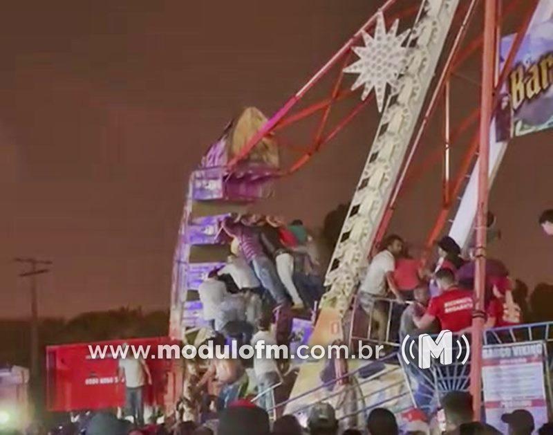 Vídeo: Brinquedo de parque de diversões quebra e deixa várias pessoas feridas em Monte Carmelo