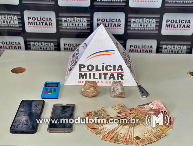Carro com placas de São Gotardo é apreendido com drogas e dois jovens acabam presos em Patrocínio