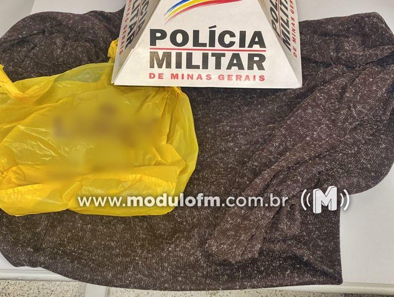 Mulher é presa acusada de furtar peças de roupas em loja no Centro de Patrocínio