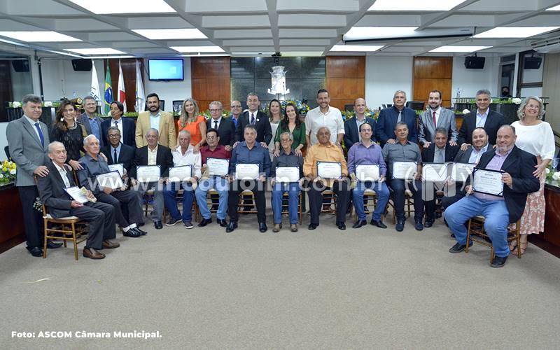 Vereadores homenageiam pais em Sessão Solene na Câmara Municipal
