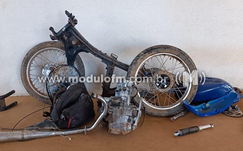 Homem e três menores de idade são conduzidos após furtar e desmontar moto em Patrocínio