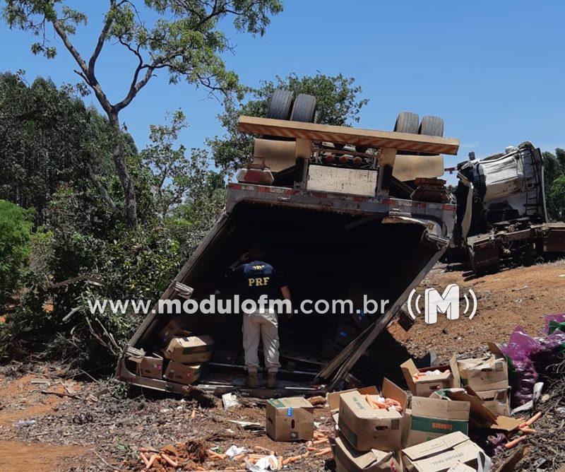 Imagem 2 do post Carreta tomba e motorista morre na BR-365