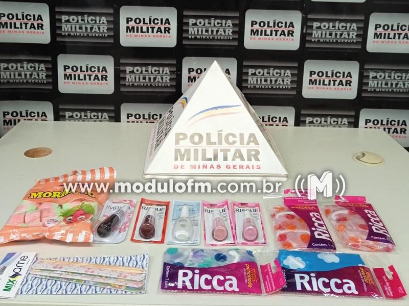 Idosa de 67 anos é flagrada por câmera de segurança furtando mercadorias em supermercado