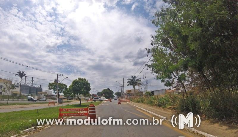 Indivíduos tentam furtar cones da polícia em frente ao 46º BPM em Patrocínio