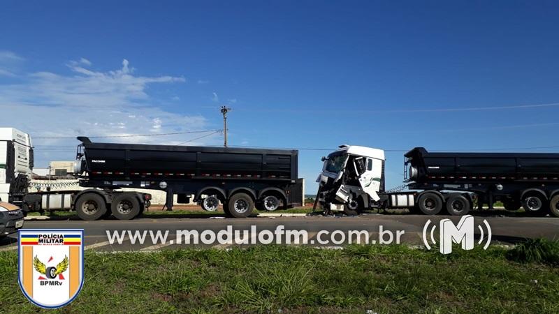 Imagem 2 do post Motorista morre ao bater na traseira de carreta em Serra do Salitre