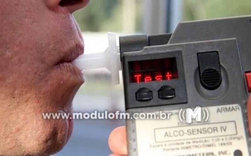 Motorista é preso por dirigir embriagado na MG-230 em...