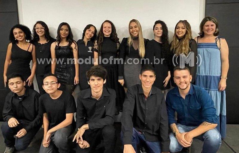 SINE e ICBEU realizou a formatura de 36 jovens do Curso de Inglês Gratuito