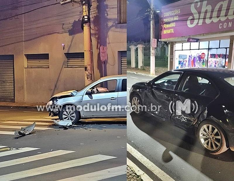 Acidente na Rui Barbosa com Teodoro Gonçalves deixa veículos danificados