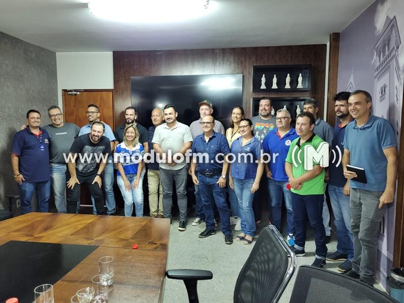 Eleito Presidente da Câmara Municipal Vereador Leandro Caixeta reuniu com a imprensa nesta quarta-feira (18)