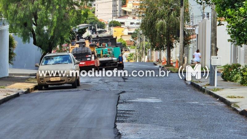 Rua Otávio de Brito no Bairro Cidade Jardim recebe nova pavimentação