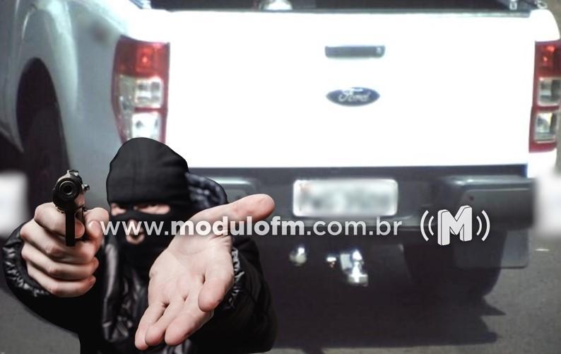 Trabalhador da construção civil tem caminhonete levada após assalto a mão armada em barracão em obras em Patrocínio