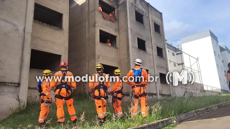 Bombeiros de Patrocínio e região realizam atividade prática de salvamento em altura