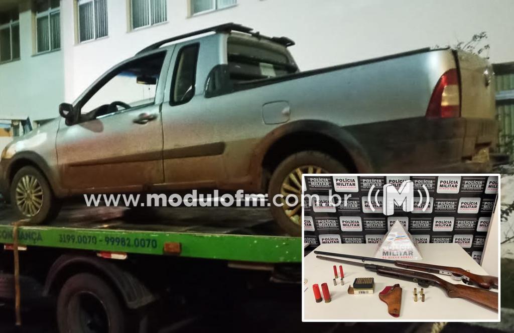 Dois homens fogem ao ver policiais e deixam para trás armas e munições na região de Macaúbas de Cima