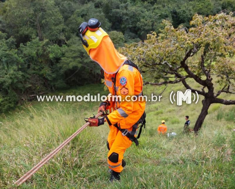 Imagem 3 do post Idoso morre após trator tombar e cair em ribanceira em Patrocínio