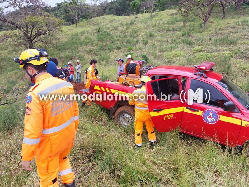 Imagem 1 do post Idoso morre após trator tombar e cair em ribanceira em Patrocínio