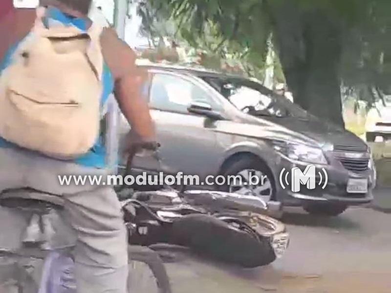 Motorista avança parada obrigatória e bate em motociclista em Patrocínio
