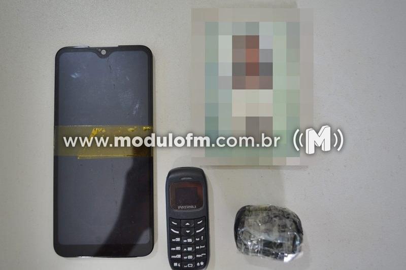 Mulher tenta entrar com celular e materiais ilícitos na Penitenciária de Patrocínio e diz que receberia R$ 16 mil para fazer a entrega