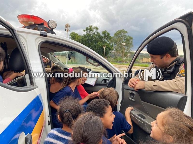 Patrulha Rural e Patrulha Escolar realizam palestra no Distrito de Silvano
