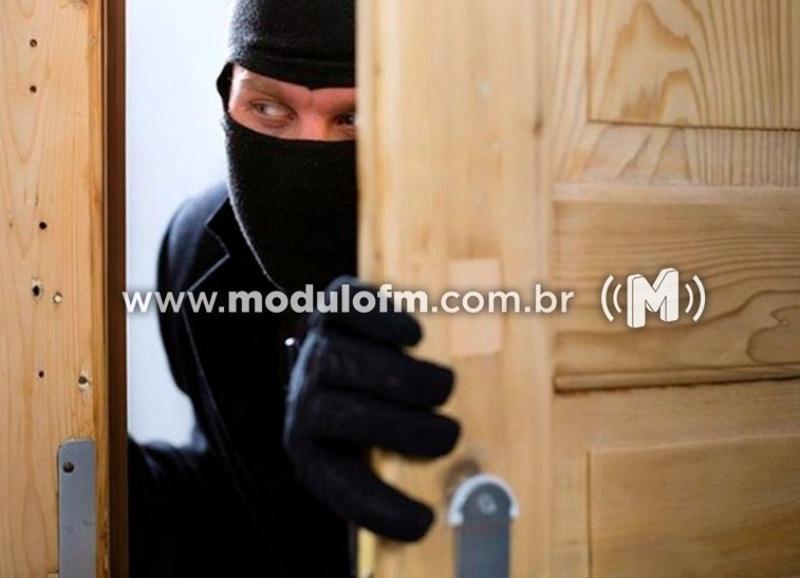 Residência é arrombada e furtada à luz do dia em Patrocínio